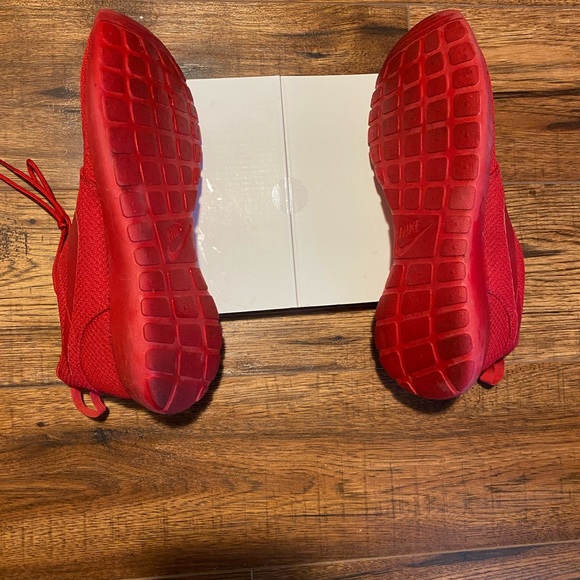 Tripe Red Nike Roshe Size 9 - Picture 4 of 5